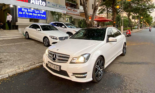 Soi xe Mercedes-Benz C300 AMG Plus chỉ 860 triệu ở TP HCM 