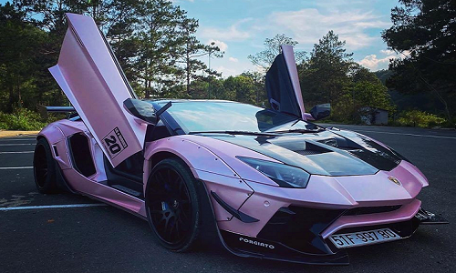 Đại gia thay 'áo' hồng cho Lamborghini Aventador hơn 20 tỷ
