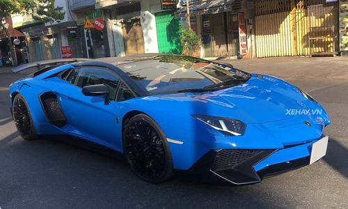 Soi siêu xe Lamborghini Aventador SV Roadster 39 tỷ ở Sài Gòn
