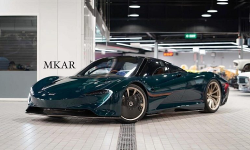McLaren Speedtail khoác áo carbon xanh hàng độc, khoang nội thất có 3 chỗ ngồi 