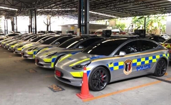 Dàn xe cảnh sát Tesla Model triệu đô tại Thái Lan