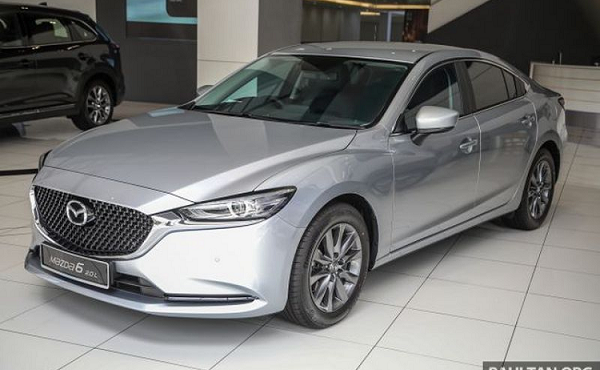 Mazda6 nâng cấp mới từ 935 triệu đồng 