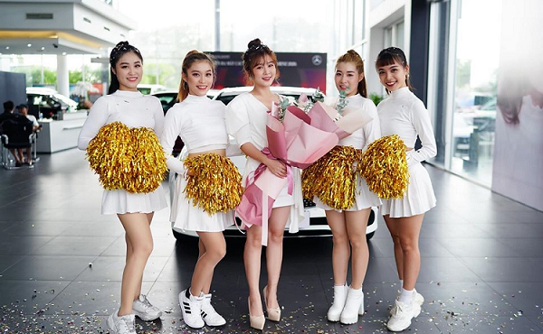 Hotgirl Ribi Sachi tậu xe sang Mercedes-Benz 2,5 tỷ đồng