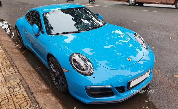 Chạm mặt siêu xe Porsche 911 Carrera GTS trên phố 