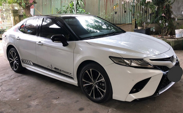 Cận mặt Toyota Camry mới 'đập đi xây lại' theo phong cách Mỹ
