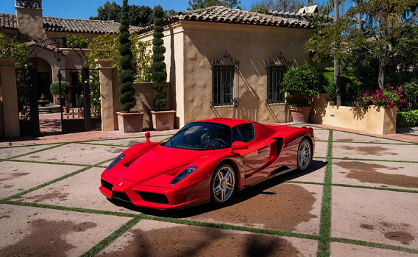 Đấu giá siêu xe Ferrari Enzo giới hạn chỉ 400 chiếc