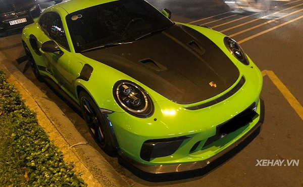 Cận cảnh Porsche 911 GT3 RS Lizard Green trên phố Sài Gòn đẹp không tỳ vết