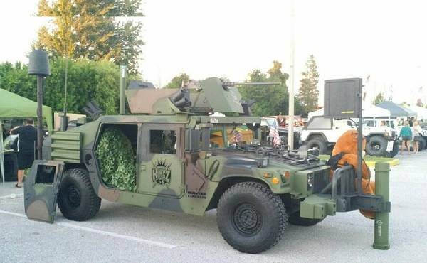 Xe quân sự Humvee gắn súng máy rao bán hơn 2 tỷ đồng