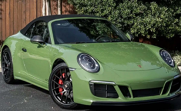 Siêu xe Porsche 911 Carrera GTS Cabriolet màu xanh Olive cực chất 