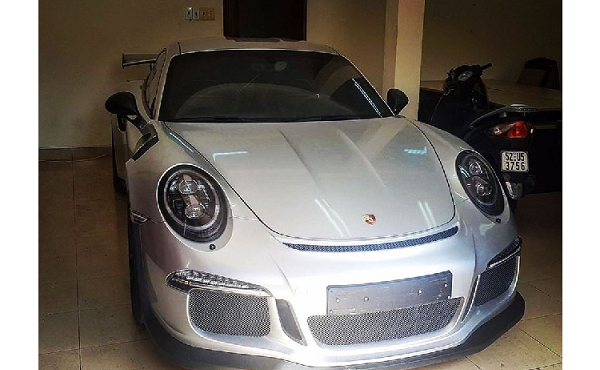 Cận cảnh siêu xe Porsche đang bị đại gia Đặng Lê Nguyên Vũ thanh lý 