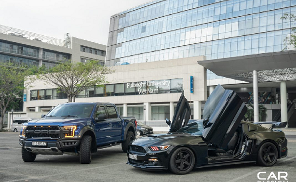 Cận cảnh bộ đôi Ford Mustang GT và F-150 Raptor gần 7 tỷ tại TP HCM