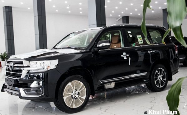 Cận cảnh Toyota Land Cruiser nhập từ Trung Đông có giá hơn 9 tỷ đồng