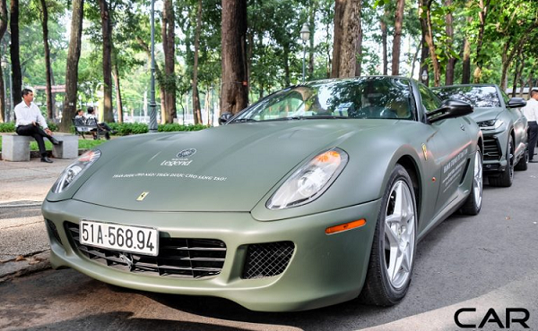 Đại gia Đặng Lê Nguyên Vũ giới thiệu siêu xe Ferrari có màu độc nhất ở Việt Nam