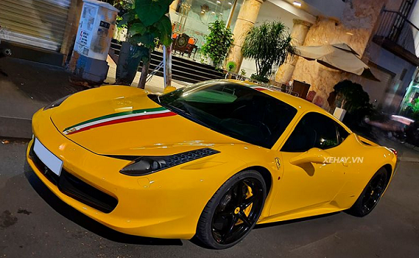 Cận cảnh siêu xe Ferrari 458 Italia màu độc ở Sài Gòn có giá hơn 5 tỷ 