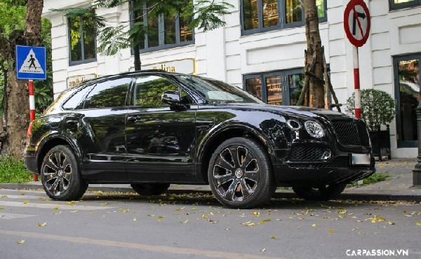 Cận cảnh Bentley Bentayga Design Series gần 20 tỷ của đại gia Hà Nội