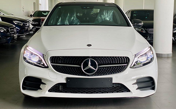 Mercedes-Benz C300 thêm Panorama, tăng giá thêm 10 triệu đồng