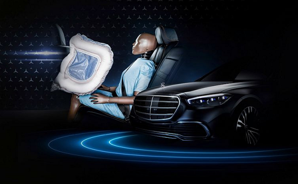 Xe sang Mercedes S-Class 2021 có túi khí ghế sau