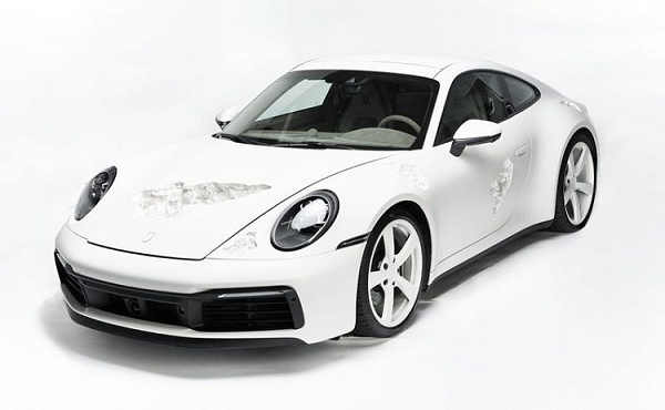 Cận cảnh siêu xe Porsche 911 Carrera 4S trang trí pha lê độc đáo