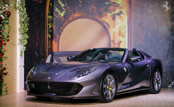 Cận cảnh siêu xe Ferrari 812 GTS mui trần có giá 26 tỷ đồng