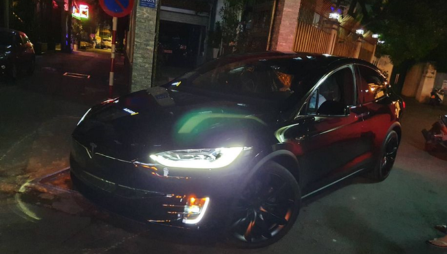 Đại gia Sài Gòn chi 11 tỷ mua SUV điện Tesla Model X 