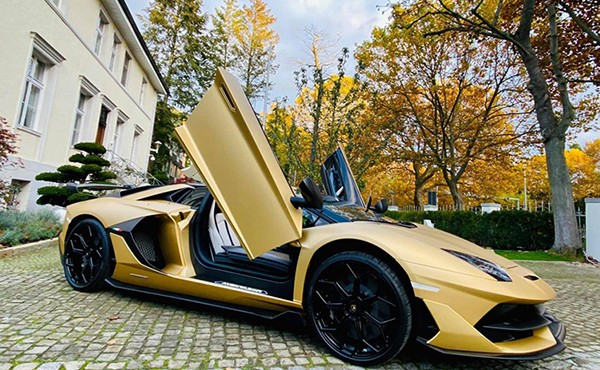Đại gia Cường Đô la tậu siêu xe Lamborghini Aventador SVJ mui trần