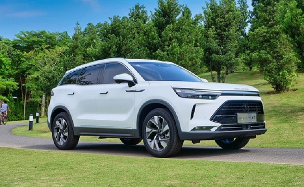 Xe 'tàu' Beijing X7 giá rẻ và đầy ắp công nghệ: Có nên mua?