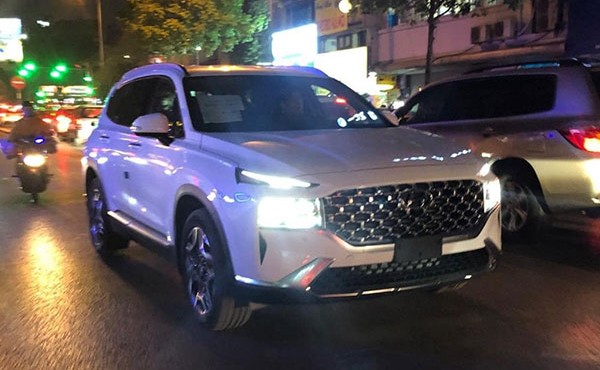 Cận cảnh Hyundai SantaFe 2021 lần đầu lăn bánh tại Việt Nam