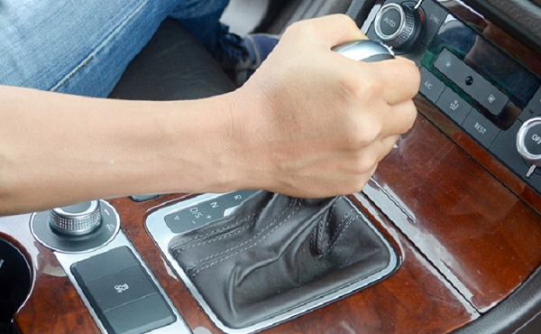 Những sai lầm của người mới lái ôtô số tự động