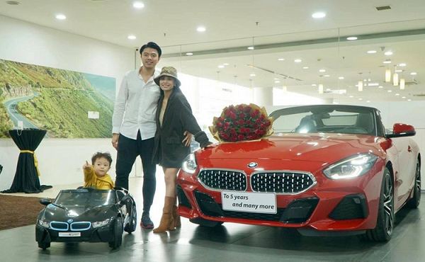 BMW Z4 2020 giá hơn 3 tỷ đồng của vợ chồng ca nương Kiều Anh 