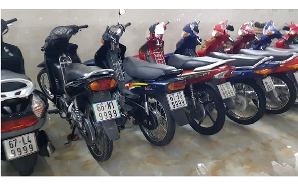 Cận cảnh bộ sưu tập 500 xe máy biển khủng tại miền Tây