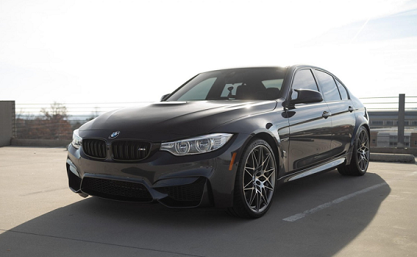 Soi từ trong ra ngoài BMW M3 bản đặc biệt giá từ 928 triệu đồng