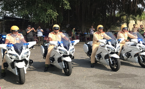 Siêu môtô Yamaha 1300 phân khối ở An Giang chỉ dùng để dẫn đoàn