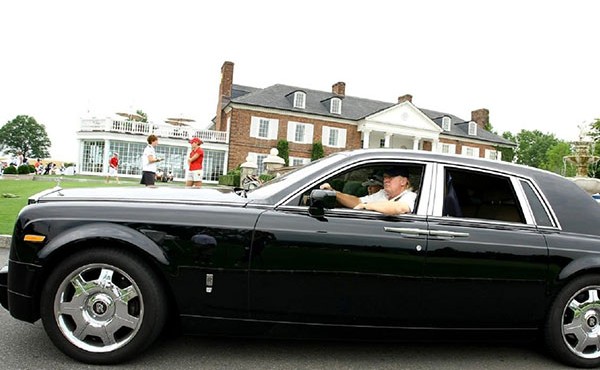 Rolls-Royce Phantom của ông Donald Trump có giá khoảng 300.000 USD