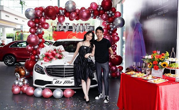 Nữ DJ xinh đẹp chi 1,7 tỷ tậu Mercedes C200 