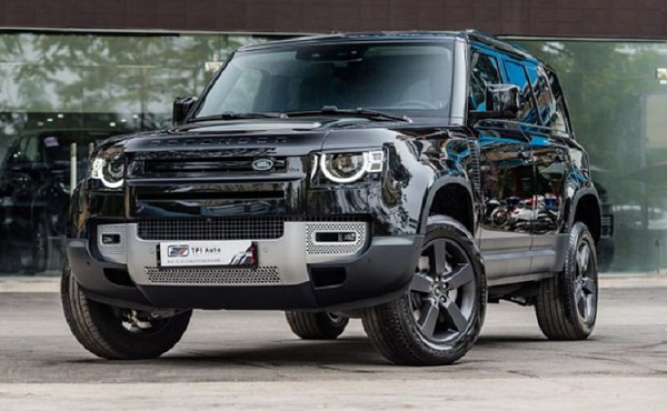 Cận cảnh Land Rover Defender 110 giá hơn 6 tỷ 