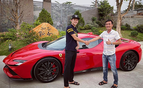 Đại gia Sài Gòn chi đống tiền mua siêu xe Ferrari SF90 Stradale và F8 Spider