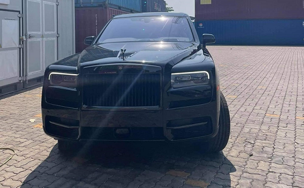 Ngắm cặp đôi Rolls-Royce Cullinan giá hơn 80 tỷ về Việt Nam