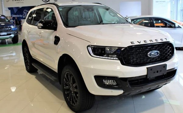 Ford Everest 2021 giảm tới 80 triệu đồng 