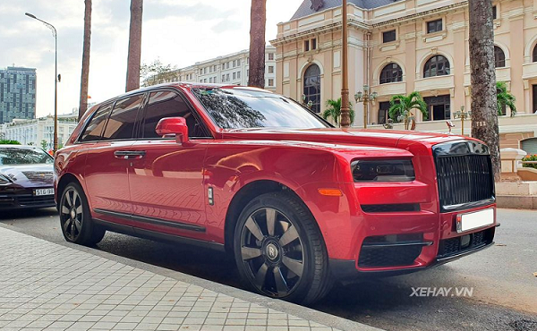 Cận cảnh siêu xe Rolls-Royce Cullinan hơn 40 tỷ của đại gia Việt Nam
