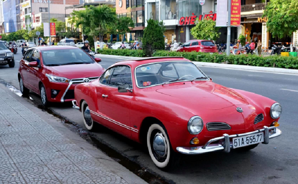 Cận cảnh Volkswagen Karmann Ghia giá chỉ 900 triệu ở Sài Gòn