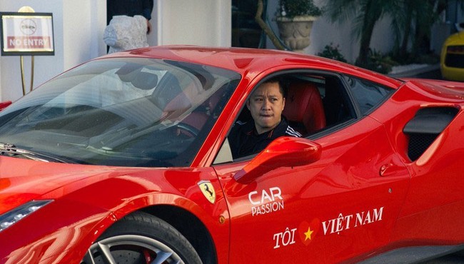 Tuấn Hưng rao bán siêu xe giá 13 tỷ đồng