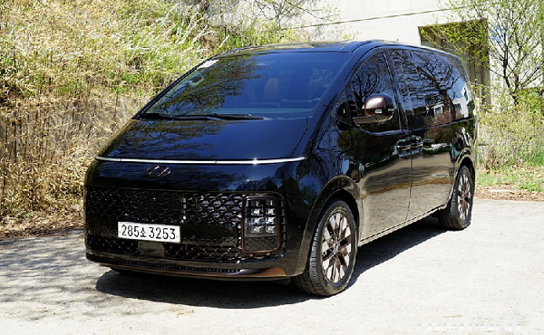 Cận cảnh Hyundai Staria hoàn toàn mới