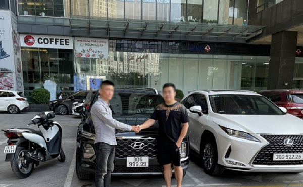 Chủ xe Hyundai SantaFe lãi 3 tỷ đồng do may mắn trúng biển ngũ quý
