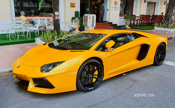 Lamborghini Aventador hơn 20 tỷ trên phố Sài Gòn