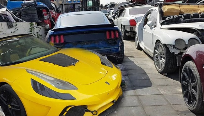 Hàng loạt siêu xe hàng hiếm, triệu đô vứt xó tại UAE