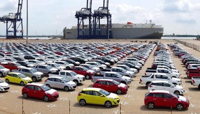 Ôtô trong nước ế ẩm, đại lý nỗ lực giảm giá