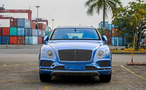 Bentley Bentayga V8 hơn 12 tỷ 'bỏ xó' 2 năm ở Hải Phòng