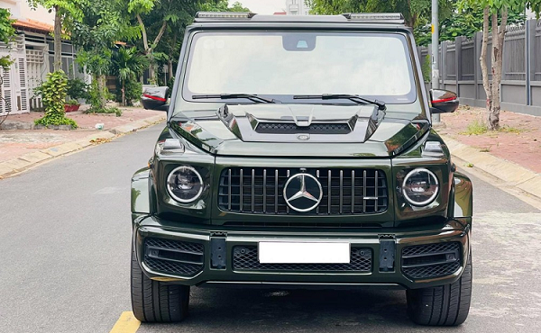 Cận cảnh Mercedes-AMG G63 màu xanh bộ đội giá hơn 10 tỷ 