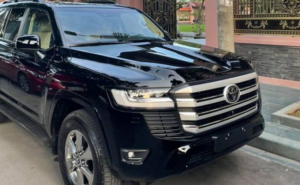 Chi tiết Toyota Land Cruiser 2022 hơn 4 tỷ gây sốt ở Hà Nam 