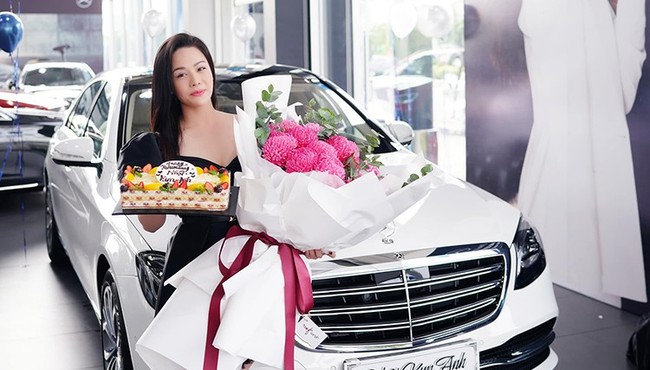 Ca sĩ diễn viên Nhật Kim Anh sở hữu những xe sang bạc tỷ nào? 